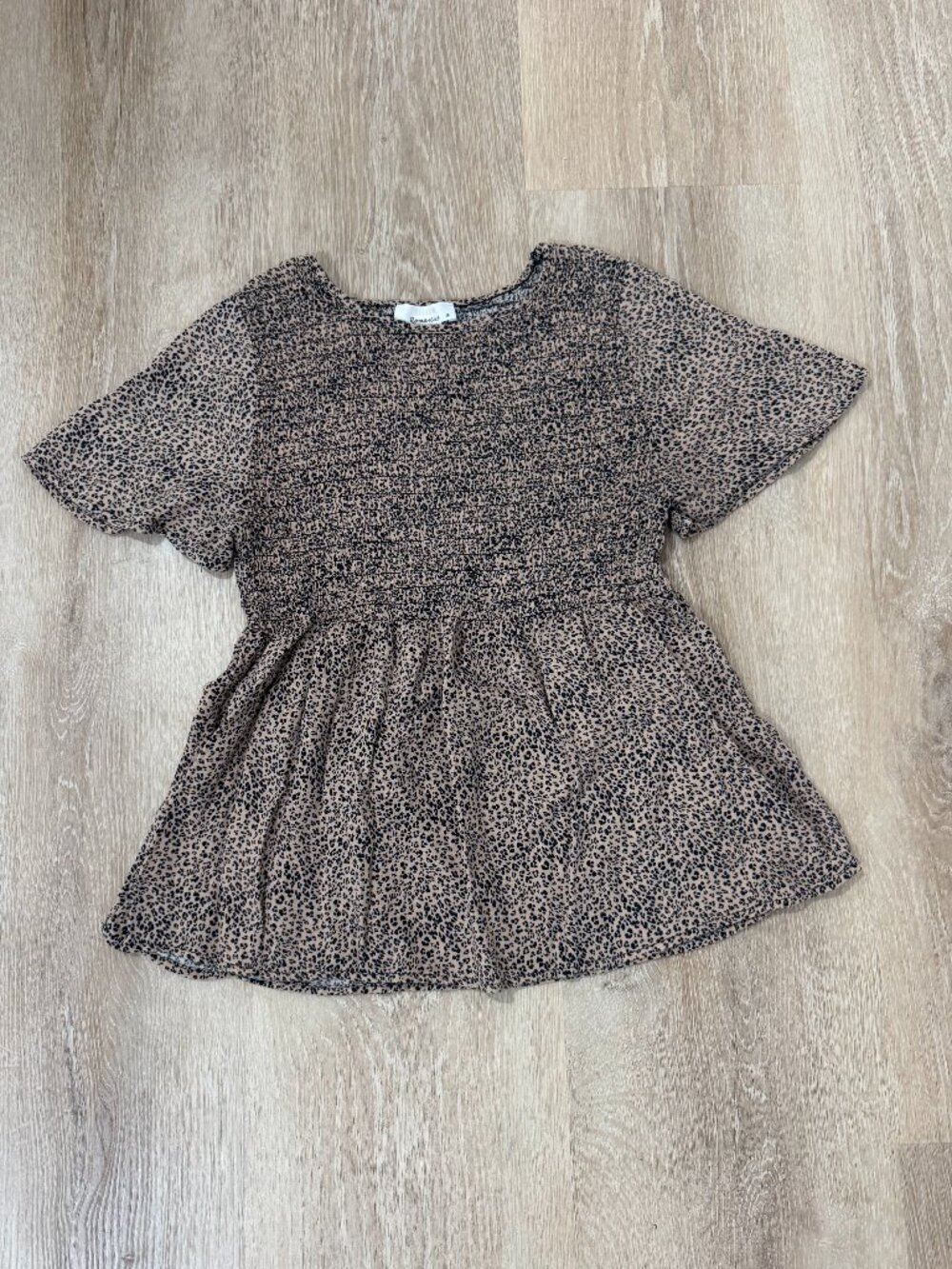 Romantic Leopard Print Smocked Top  🐆🤎